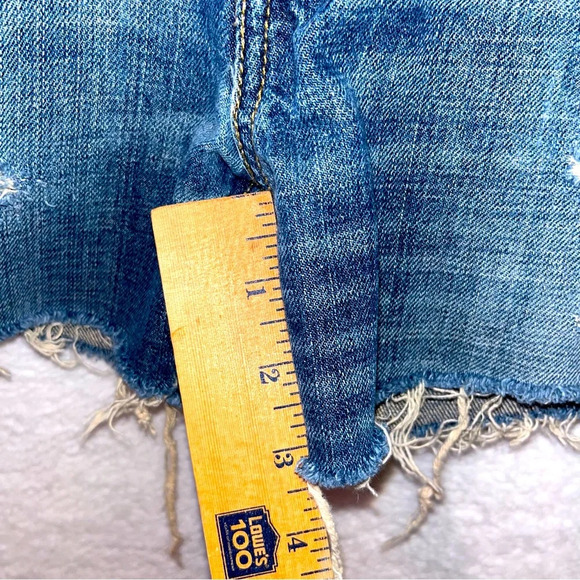 Levis 569 Cut Off Distressed Denim Shorts Womens 30/31 Patches Y2K Festival‎ - Picture 9 of 10